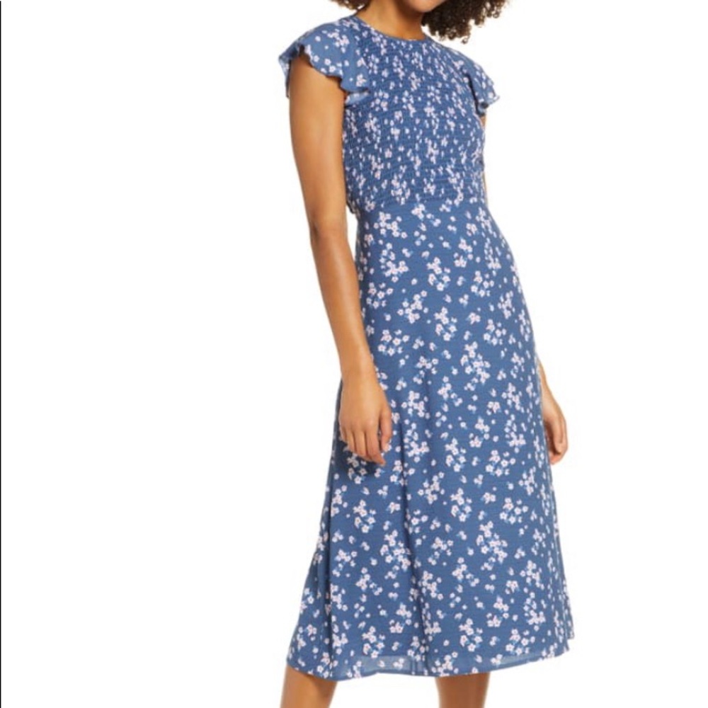 Ali & Jay Smocked Floral Midi Dress blue size Large